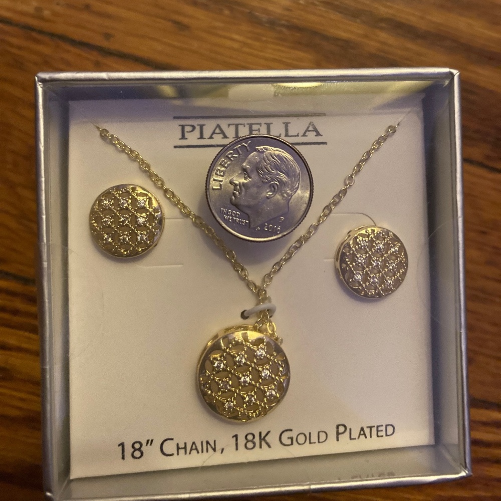 Necklace and earrings circle
